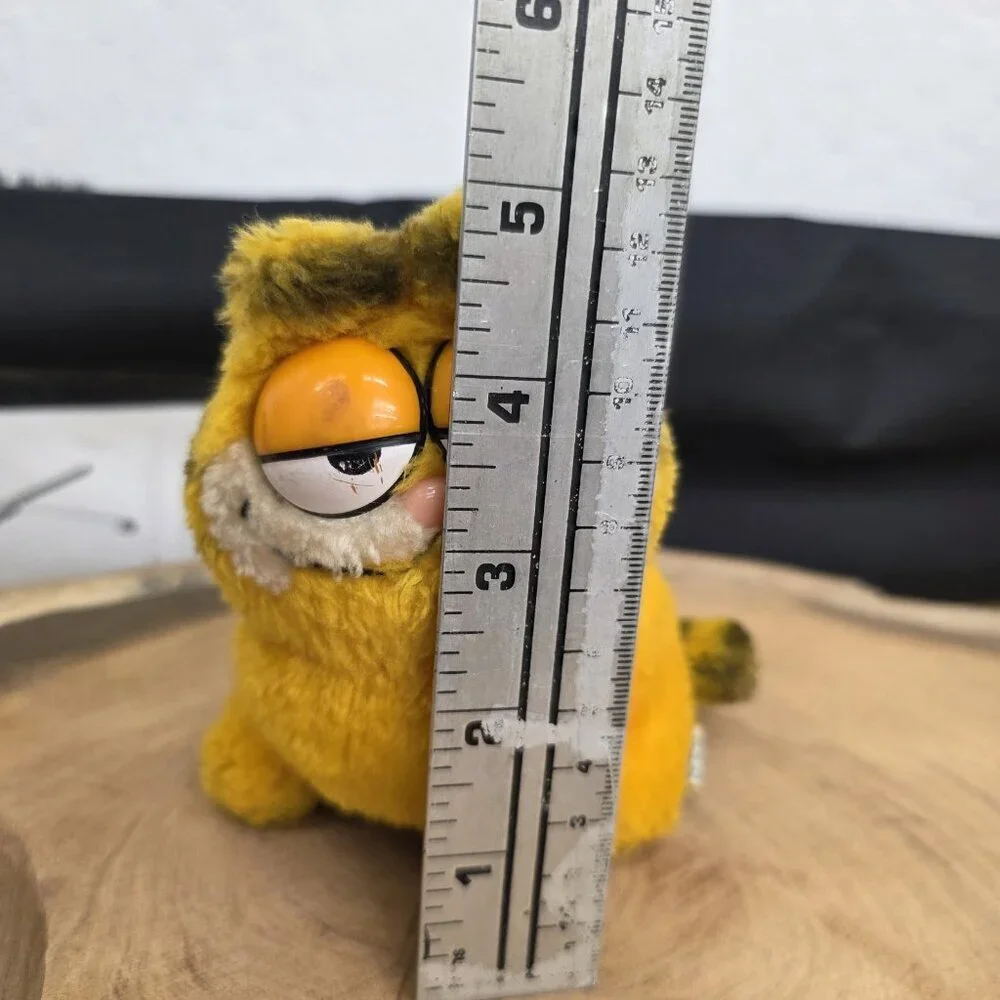 garfield vintage 9 1/2” dakin plush 1981